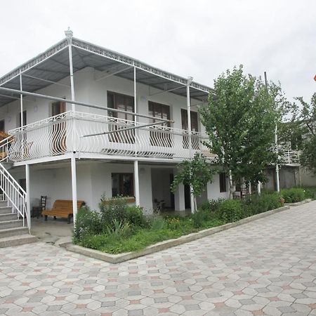Guest House Nona Кутаїсі Екстер'єр фото