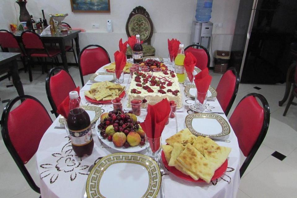 Guest House Nona Кутаїсі Екстер'єр фото