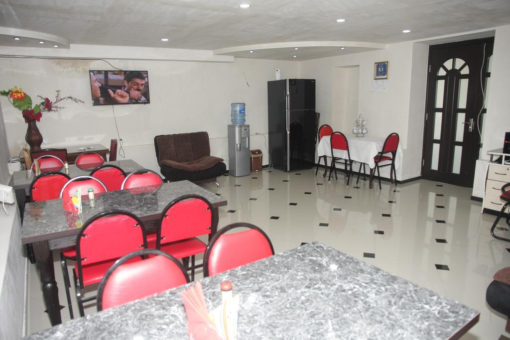 Guest House Nona Кутаїсі Екстер'єр фото