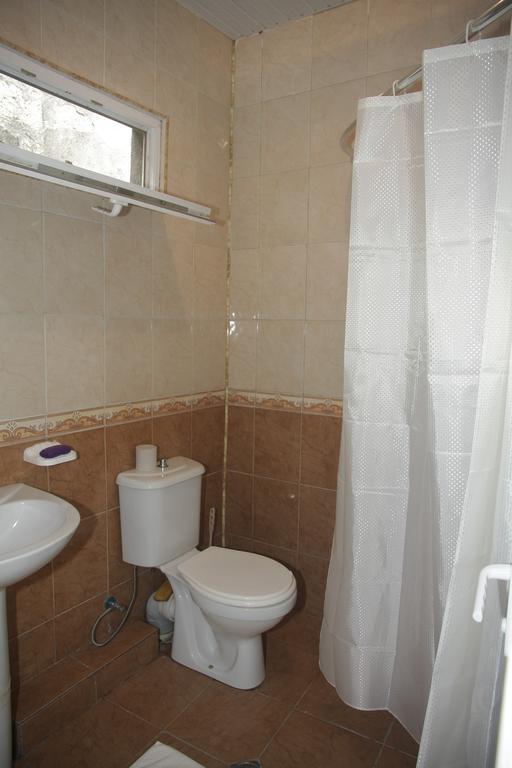 Guest House Nona Кутаїсі Екстер'єр фото