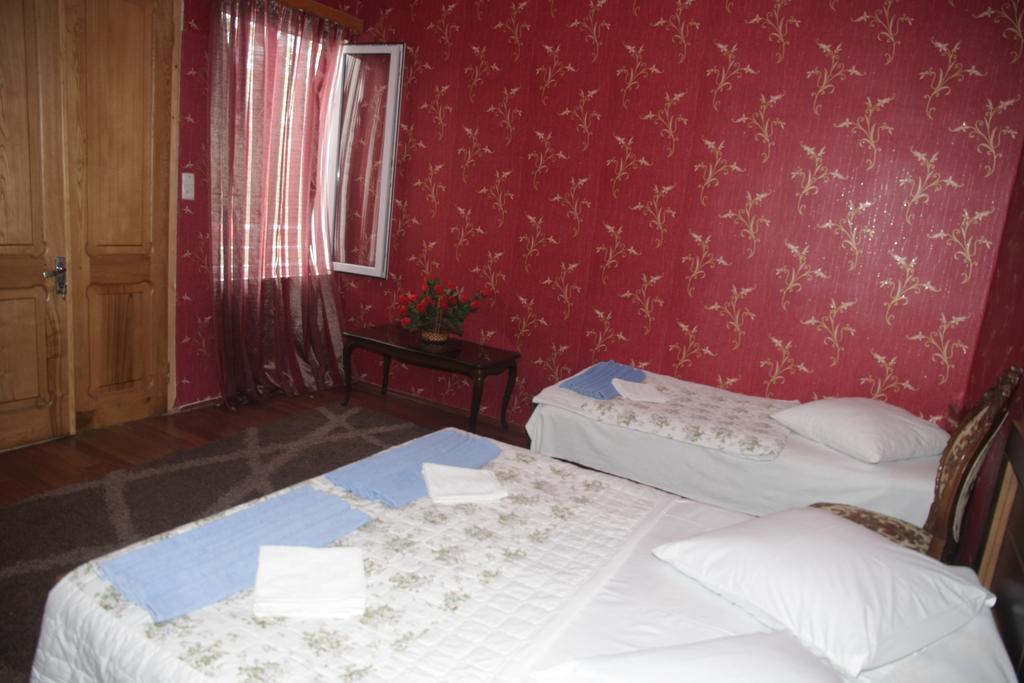 Guest House Nona Кутаїсі Екстер'єр фото