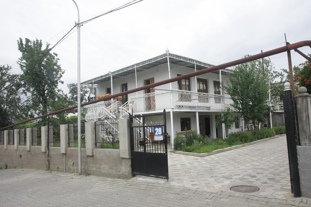 Guest House Nona Кутаїсі Екстер'єр фото