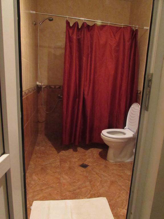 Guest House Nona Кутаїсі Екстер'єр фото
