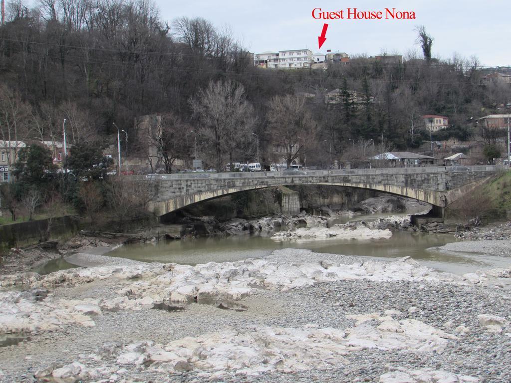 Guest House Nona Кутаїсі Екстер'єр фото