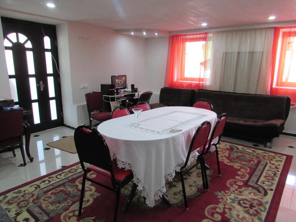Guest House Nona Кутаїсі Екстер'єр фото