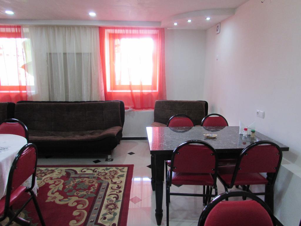 Guest House Nona Кутаїсі Екстер'єр фото