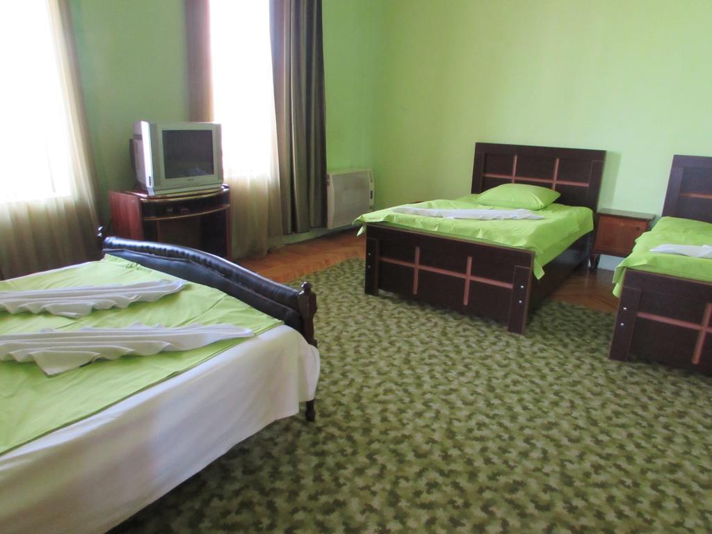 Guest House Nona Кутаїсі Екстер'єр фото