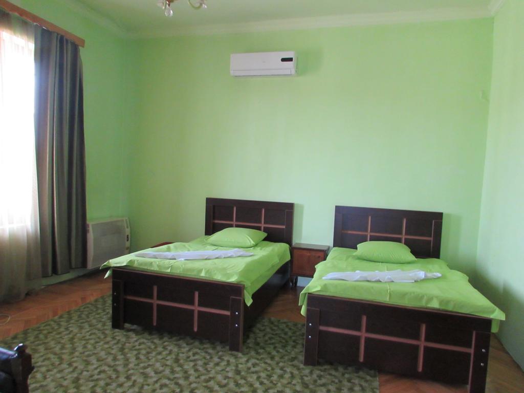 Guest House Nona Кутаїсі Екстер'єр фото
