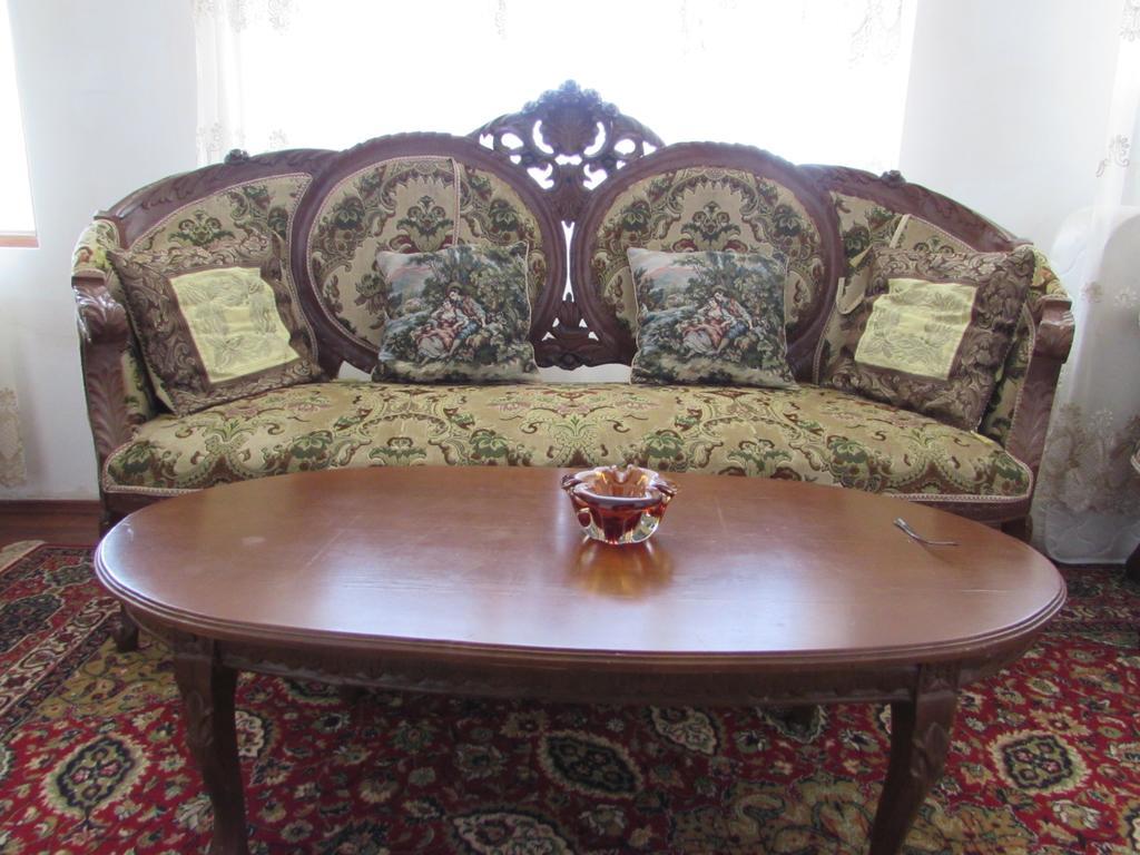 Guest House Nona Кутаїсі Екстер'єр фото