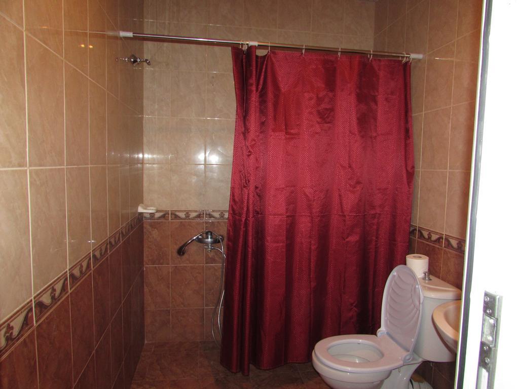 Guest House Nona Кутаїсі Екстер'єр фото