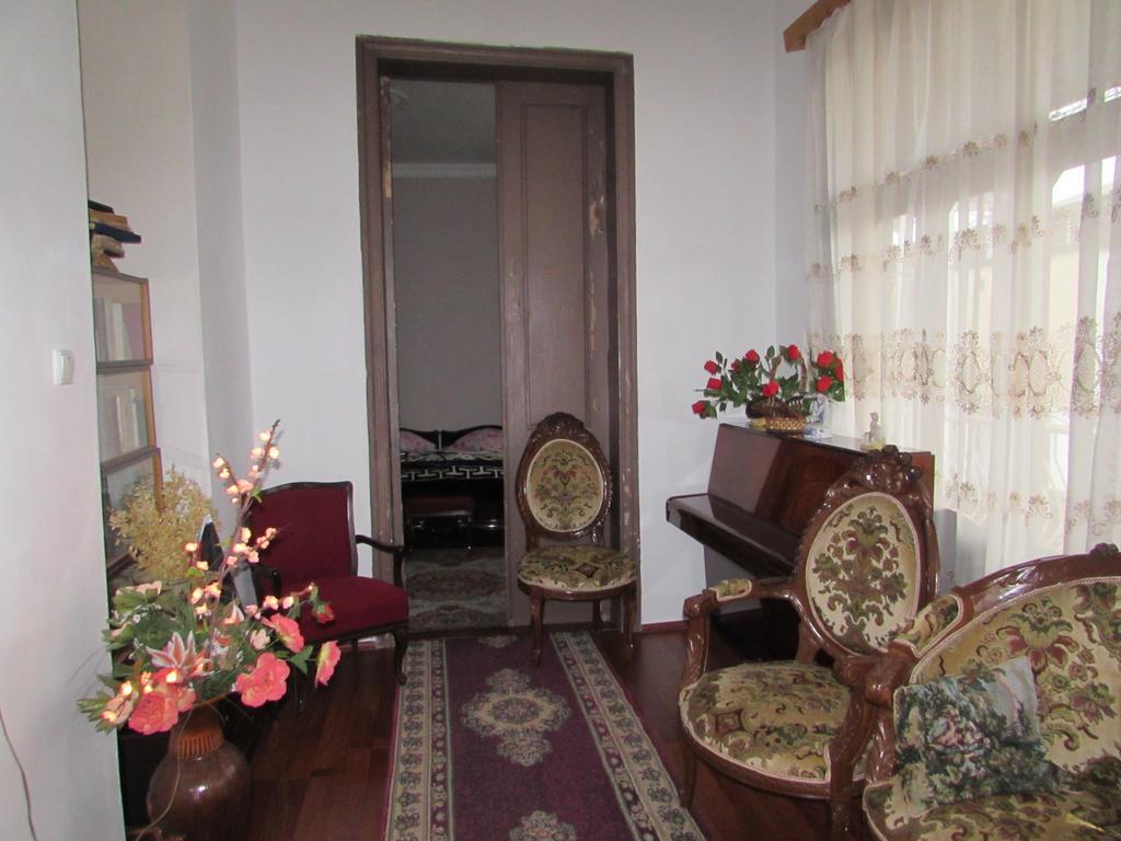 Guest House Nona Кутаїсі Номер фото