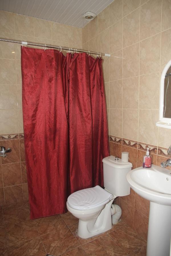 Guest House Nona Кутаїсі Екстер'єр фото